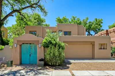 3004 Calle De Alamo NW, Albuquerque, NM 87104 
