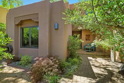 3004 Calle De Alamo NW, Albuquerque, NM 87104 