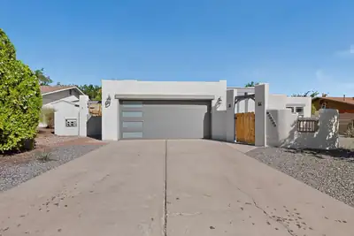 5821 Stratford Avenue NW, Albuquerque