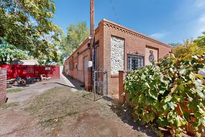 2215 Hooper Road SW, Albuquerque, NM 87105 