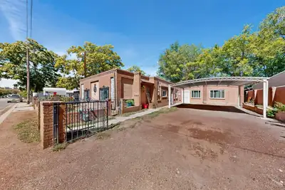 2215 Hooper Road SW, Albuquerque, NM 87105 