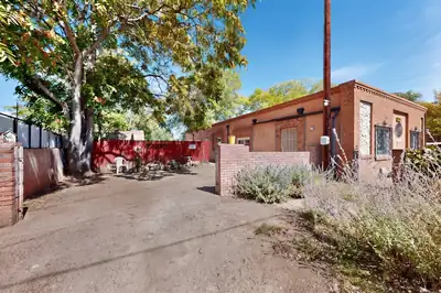 2215 Hooper Road SW, Albuquerque, NM 87105 