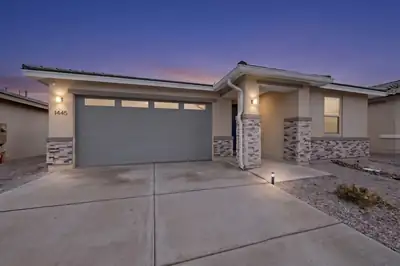 1445 Valle De Colores Street NW, Los Lunas 