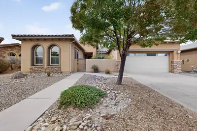 190 Zuni River Circle SW, Los Lunas, NM 87031 