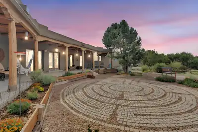 62 Anne Pickard Loop, Tijeras, NM 87059 