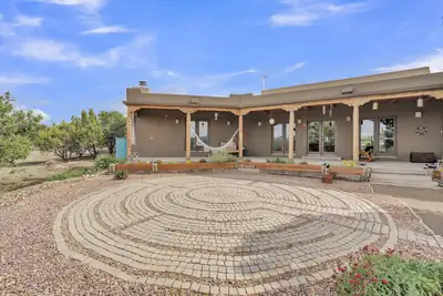 62 Anne Pickard Loop, Tijeras, NM 87059 