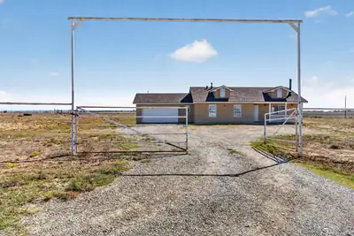 13 McCall Lane, Moriarty, NM 87035 