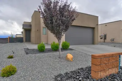 4373 Lauren Loop NE, Rio Rancho