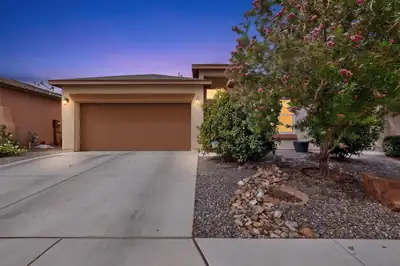 5823 Ermemin Avenue NW, Albuquerque