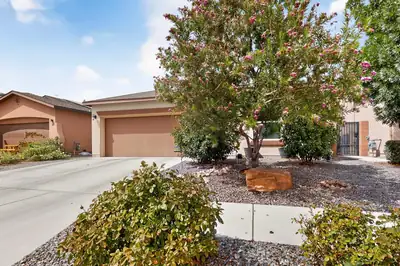 5823 Ermemin Avenue NW, Albuquerque, NM 87114 