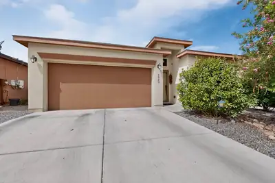 5823 Ermemin Avenue NW, Albuquerque, NM 87114 