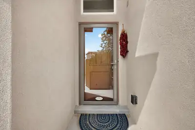 5823 Ermemin Avenue NW, Albuquerque, NM 87114 