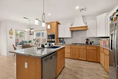 5823 Ermemin Avenue NW, Albuquerque, NM 87114 