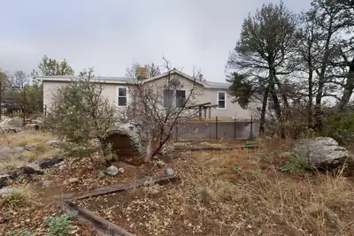 82 Jesse James Road, Edgewood, NM 87015 