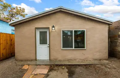 917 Edith Boulevard SE, Albuquerque, NM 87102 