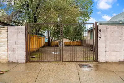 917 Edith Boulevard SE, Albuquerque, NM 87102 