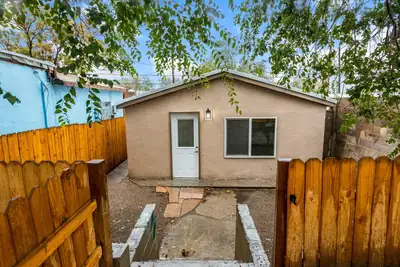 917 Edith Boulevard SE, Albuquerque, NM 87102 