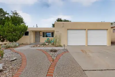 9805 Mesa Arriba Avenue NE, Albuquerque, NM 87111 
