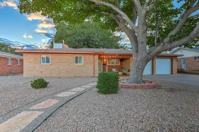 2813 Florida Street NE, Albuquerque, NM 87110 