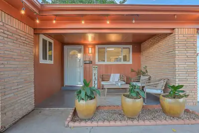 2813 Florida Street NE, Albuquerque, NM 87110 