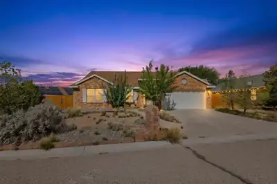 19 Pinon Avenue, Los Lunas