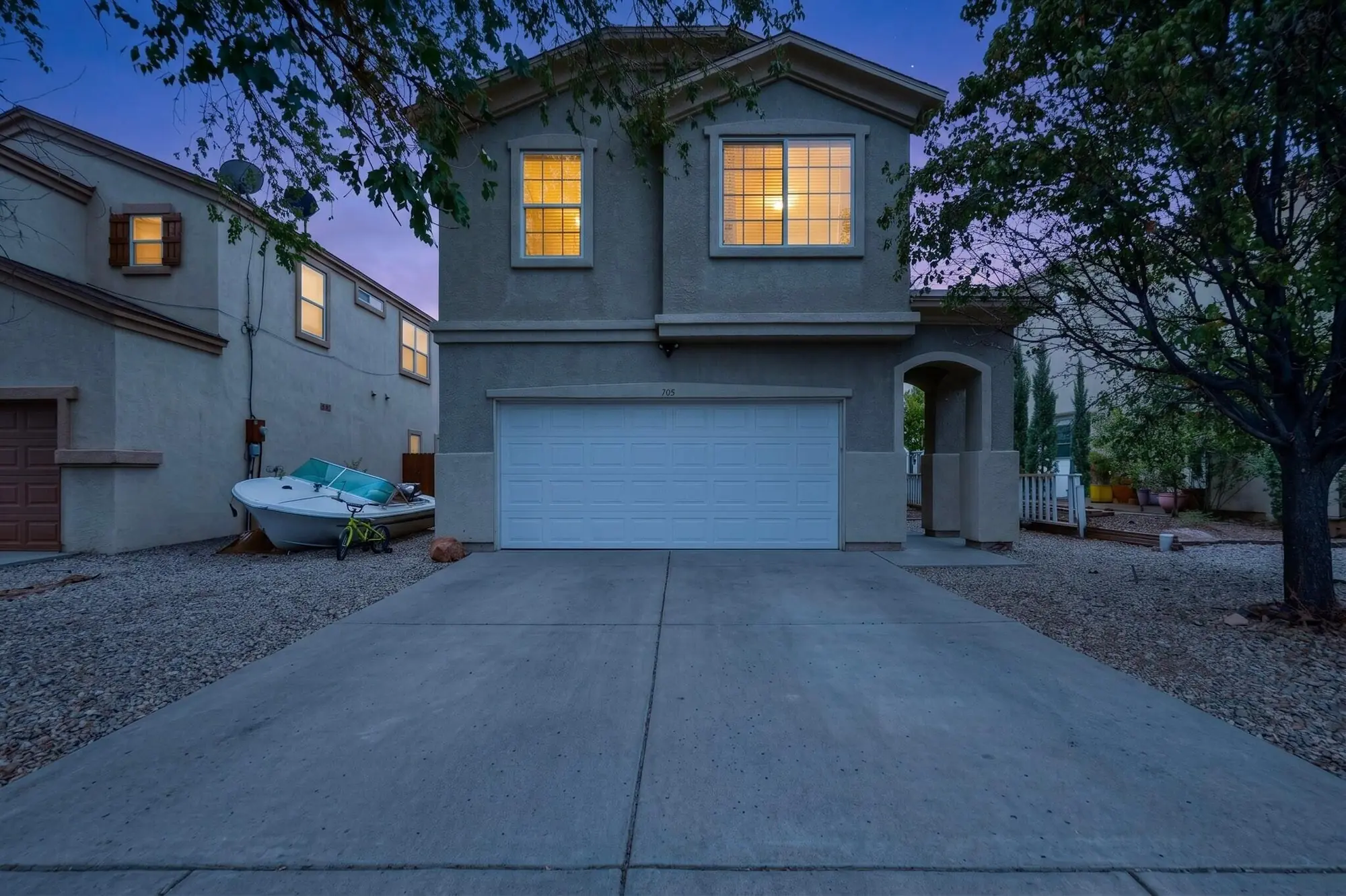 709 Los Viejos Drive SW, Albuquerque, NM 87105