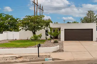 5201 Calle Nuestra NW, Albuquerque