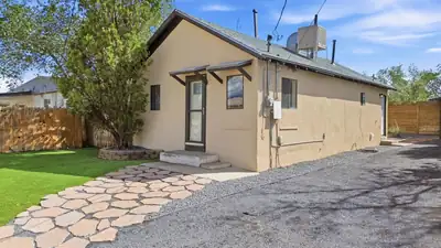 526 Apache Avenue NW, Albuquerque