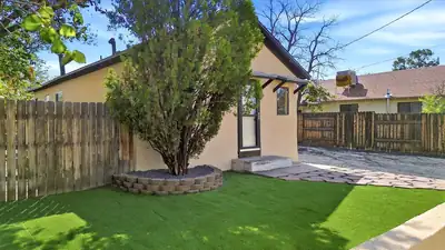 526 Apache Avenue NW, Albuquerque, NM 87102 