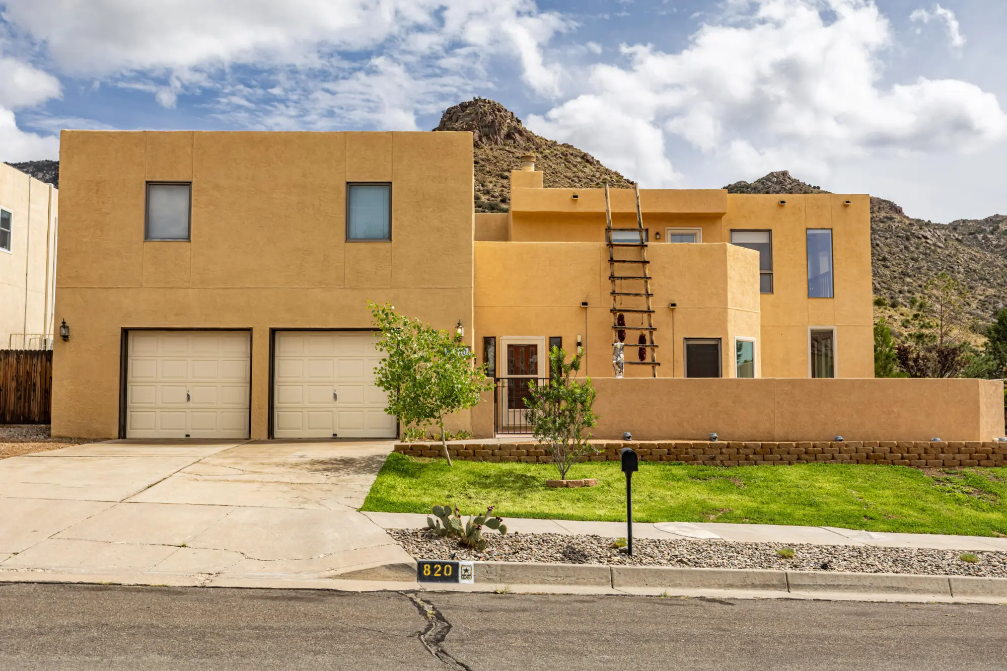 820 Piedra Vista Road NE, Albuquerque, NM 87123