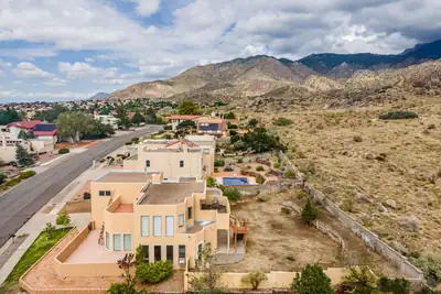 820 Piedra Vista Road NE, Albuquerque, NM 87123 