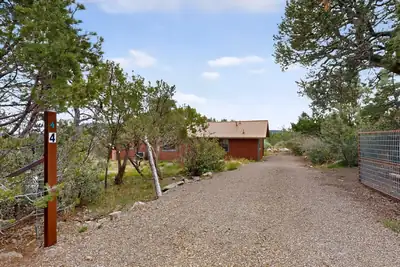 4 Oak Place, Cedar Crest, NM 87008 