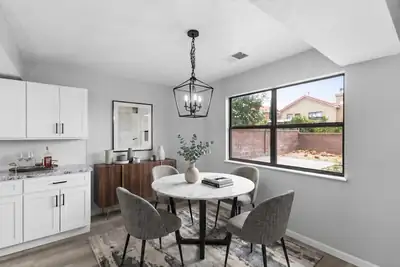 7628 Oakland Avenue NE, Albuquerque, NM 87122 