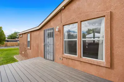 113 Hacienda Road NW, Albuquerque, NM 87114 