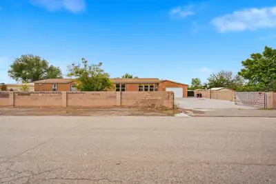 113 Hacienda Road NW, Albuquerque, NM 87114 