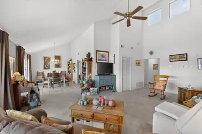 614 Lakeview Circle SE, Rio Rancho, NM 87124 