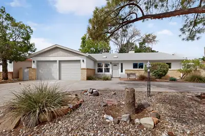 421 La Veta Drive NE, Albuquerque 