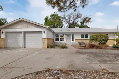 421 La Veta Drive NE 