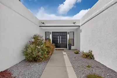 5605 Cactus Flower Drive NW, Albuquerque, NM 87120 