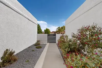 5605 Cactus Flower Drive NW, Albuquerque, NM 87120 