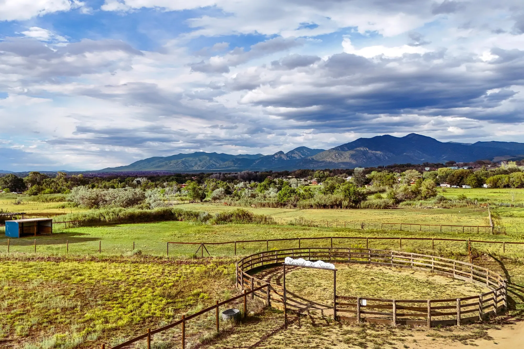 47 State Road 382, Ranchos de Taos, NM 87557