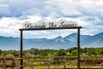 47 State Road 382, Ranchos de Taos, NM 87557 