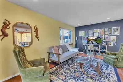 712 Tranquilino Court NE, Albuquerque, NM 87102 