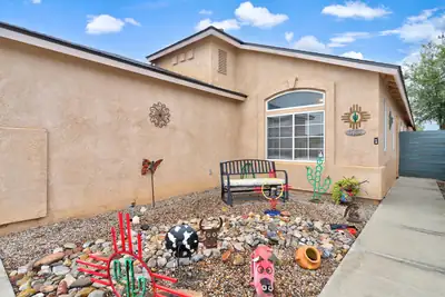6109 Cyonus Avenue NW, Albuquerque, NM 87114 