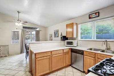 6109 Cyonus Avenue NW, Albuquerque, NM 87114 