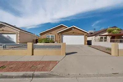 8905 Odin Road SW, Albuquerque, NM 87121 