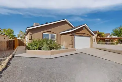 8905 Odin Road SW, Albuquerque, NM 87121 