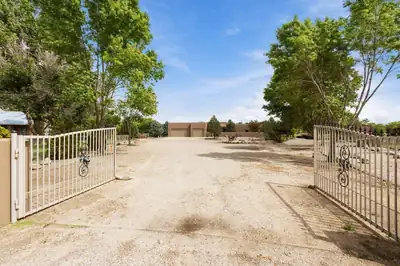 35 Berry Hill Farms Road, Los Lunas, NM 87031 