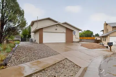 13800 Paseo Vista NE, Albuquerque, NM 87123 