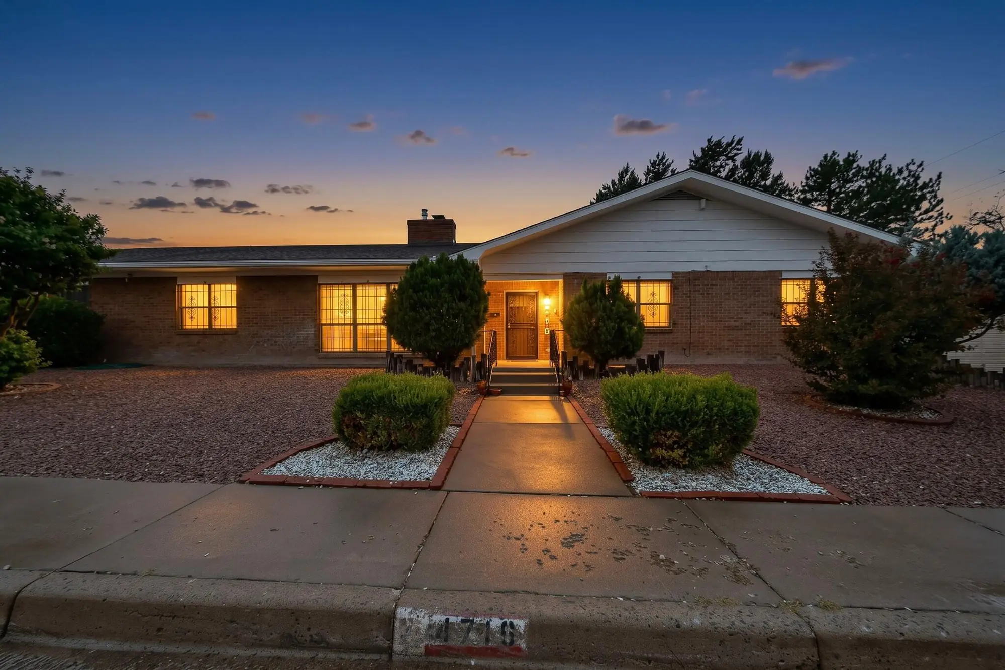 4716 Mountain Road NE, Albuquerque, NM 87110